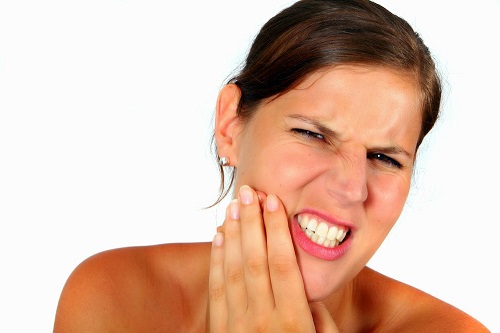 Cắt lợi trùm răng khôn có đau không? Phương pháp thực hiện 1