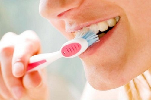 Nguyên nhân và cách khắc phục răng sứ bị ê buốt