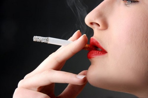 Răng sứ có bị xuống màu không? Nguyên nhân chính do đâu