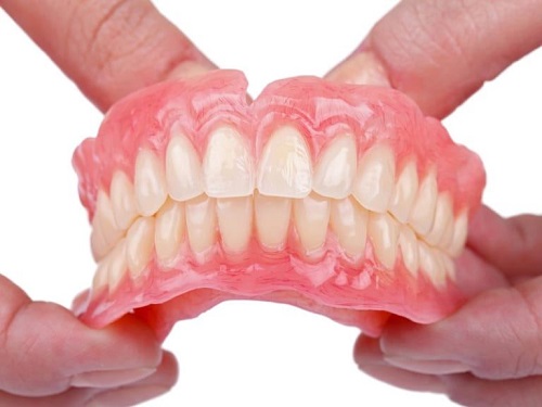 Trồng răng sứ có tháo ra được không? Nhờ bác sĩ tư vấn